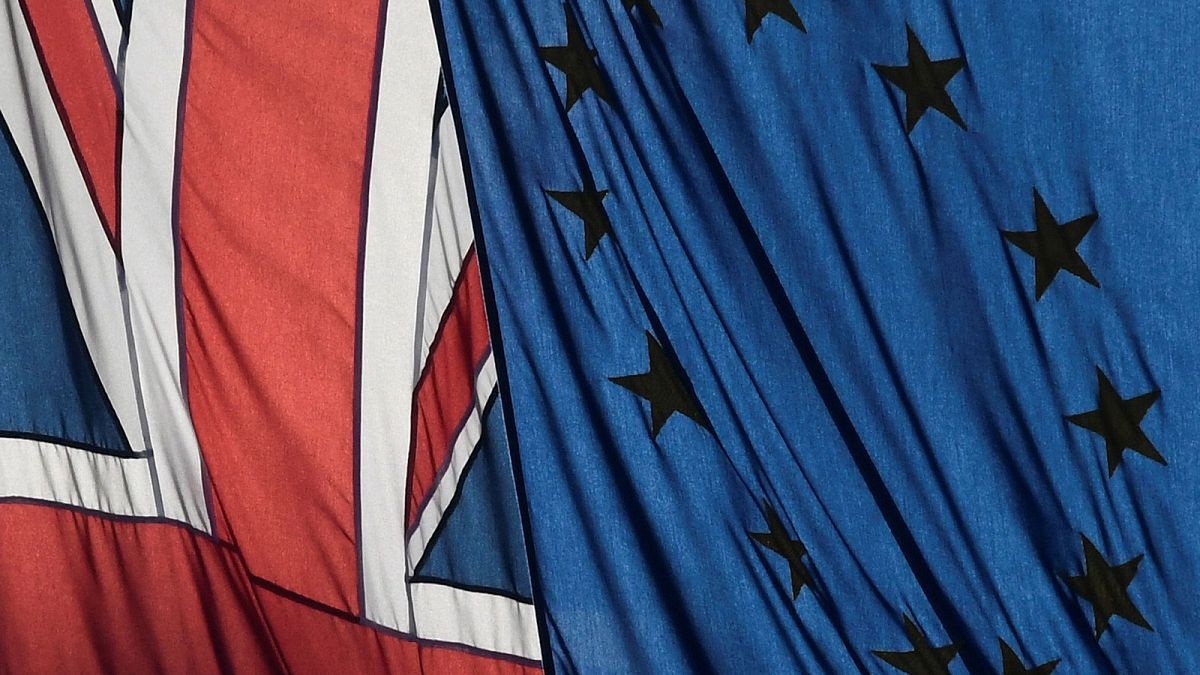 Brexit, si fa sul serio: Londra sospesa a incognite e negoziati
