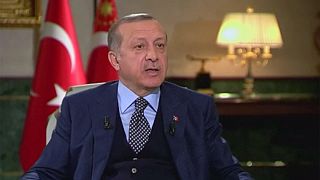 Erdogan amenaza con revisar el tratado migratorio alcanzado con Bruselas