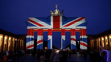 دروازه براندنبورگ، نماد همبستگی آلمان با بریتانیا