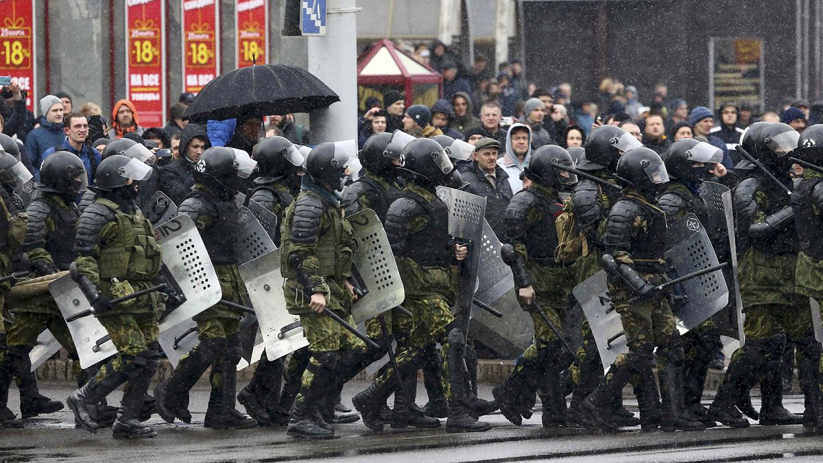 الشرطة البيلاروسية تفرق مظاهرة بالقوة مناهضة للرئيس لوكاشينكو