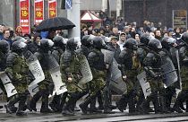 Öregasszonyok bilincsben – rohamrendőrök verték szét az ellenzék minszki tüntetését