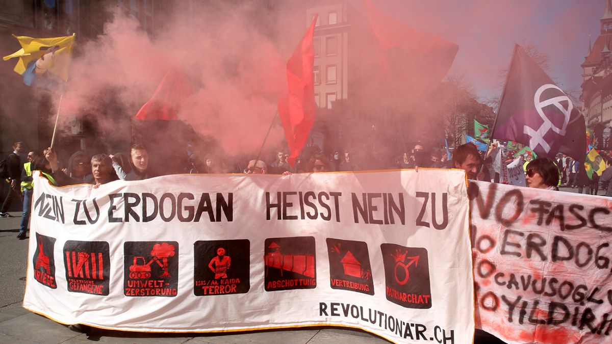 تجمع مخالفان اردوغان در پایتخت سوئیس و اعتراض دولت ترکیه