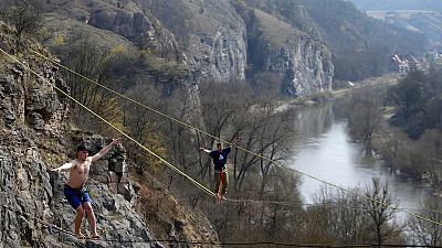Канатоходцы в горах Чехии