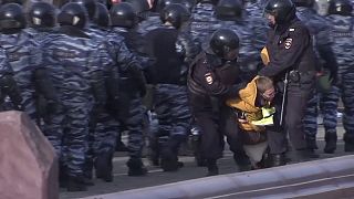 Moscovo: Polícia deteve líder da oposição Alexei Navalny durante protestos contra corrupção