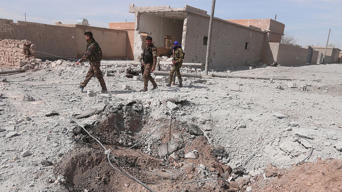 Сирия: курдские отряды заняли аэропорт под Табкой