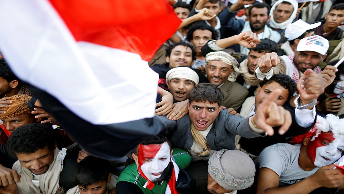 Sanaa, gigantesca manifestazione pro-Houthi ripresa da un drone