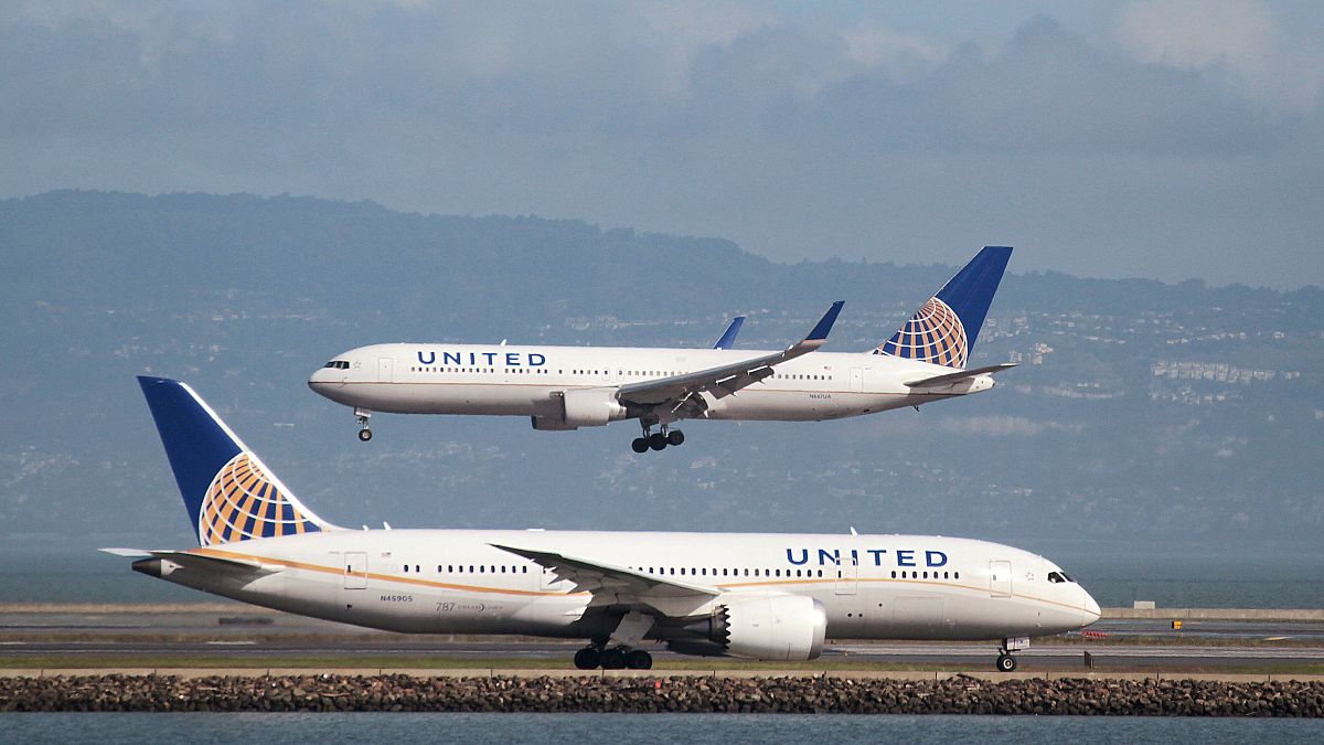 United Airlines in row over customer's leggings