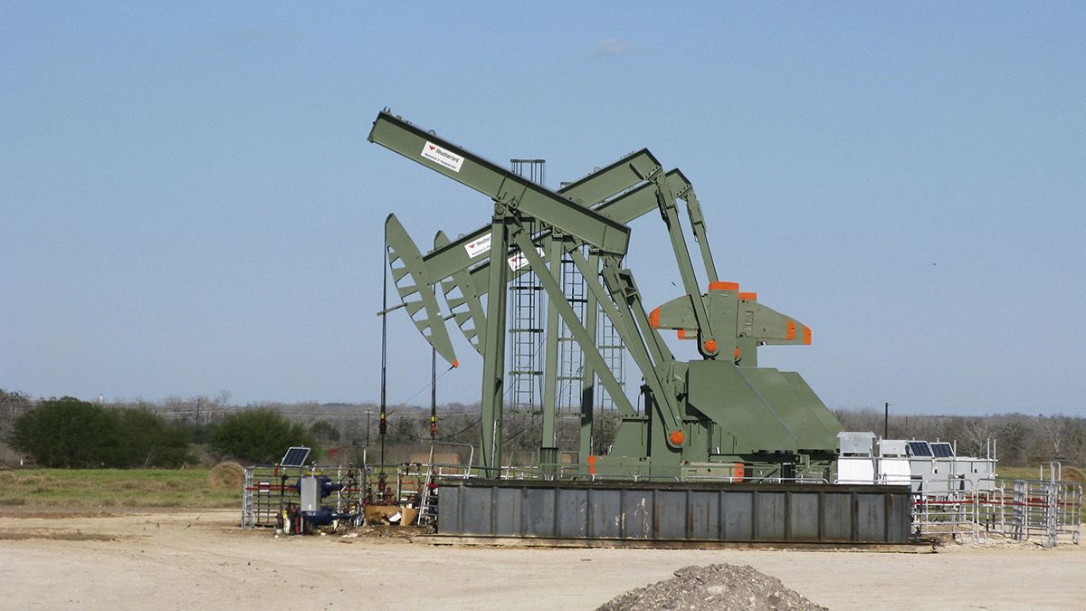 Petrolio: resta sotto 48 $ per incertezza su accordo Opec e timori su produzione Usa