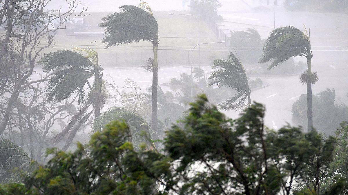 Cyclone Debbie makes landfall in Queensland