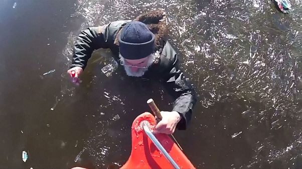 Estonie : un pêcheur qui a eu chaud ! (enfin froid...) Estonie : un pêcheur qui a eu chaud ! (enfin froid...)