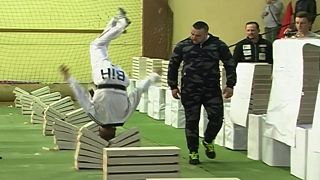 Taekwondo champion smashes 111 blocks with his head