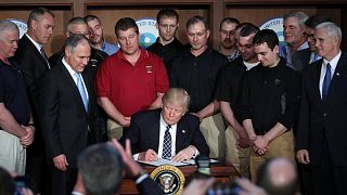 US-Präsident Trump unterschreibt Dekret gegen Klimaschutz