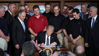 Trump firma un decreto para impulsar las energías fósiles