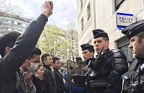 Parigi: proteste contro la polizia dopo l'uccisione di un cinese