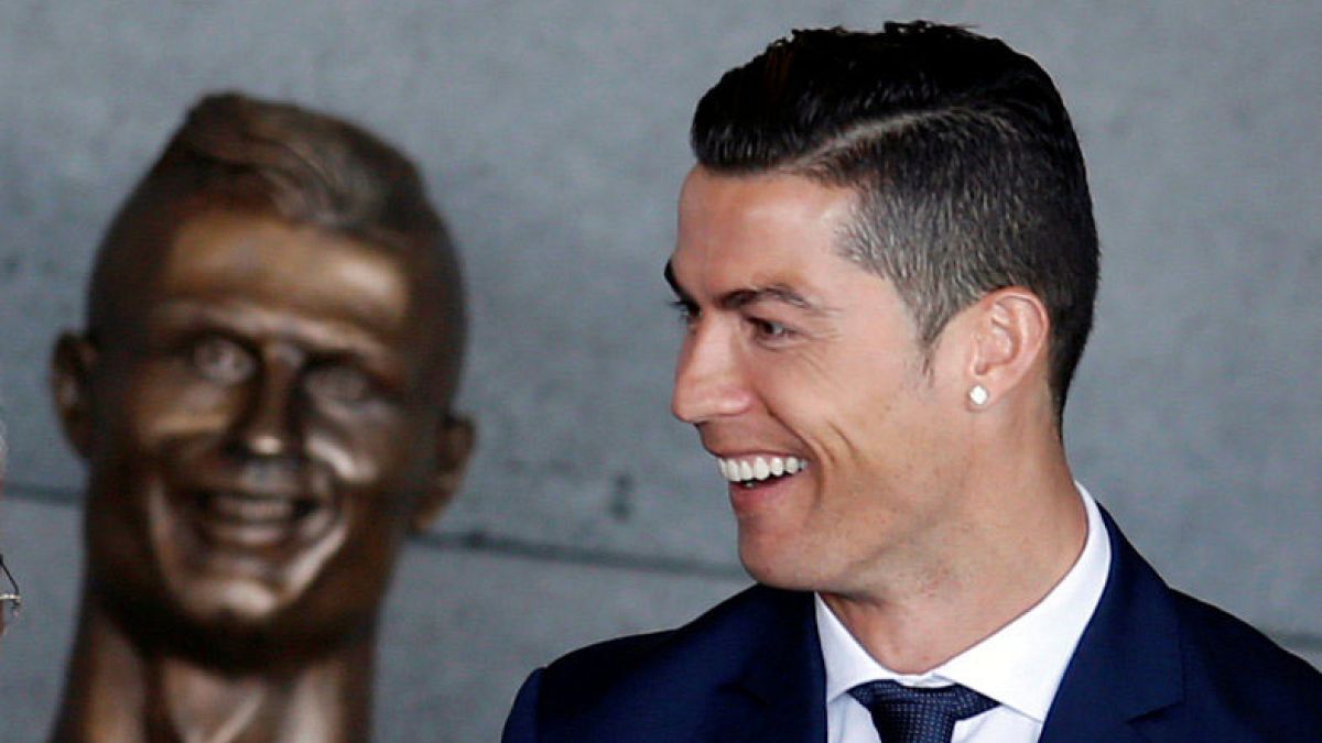 Internet, unánime: el busto de Cristiano Ronaldo en el aeropuerto de Madeira es feo