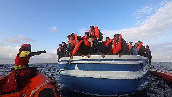 Se hunde un barco con 147 inmigrantes a bordo en el Mediterráneo Se hunde un barco con 147 inmigrantes a bordo en el Mediterráneo