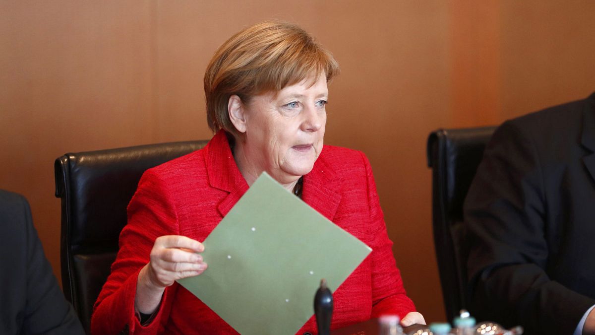 Merkel rejeita pedido britânico de negociações paralelas entre Bruxelas e Londres