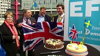 Eurodiputados británicos celebran la activación del "brexit" en Bruselas