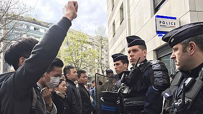 Chineses de Paris em revolta contra violência policial