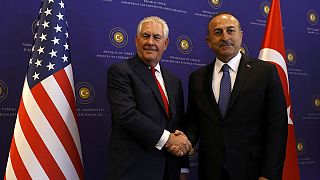 Rex Tillerson evasivo na visita à Turquia