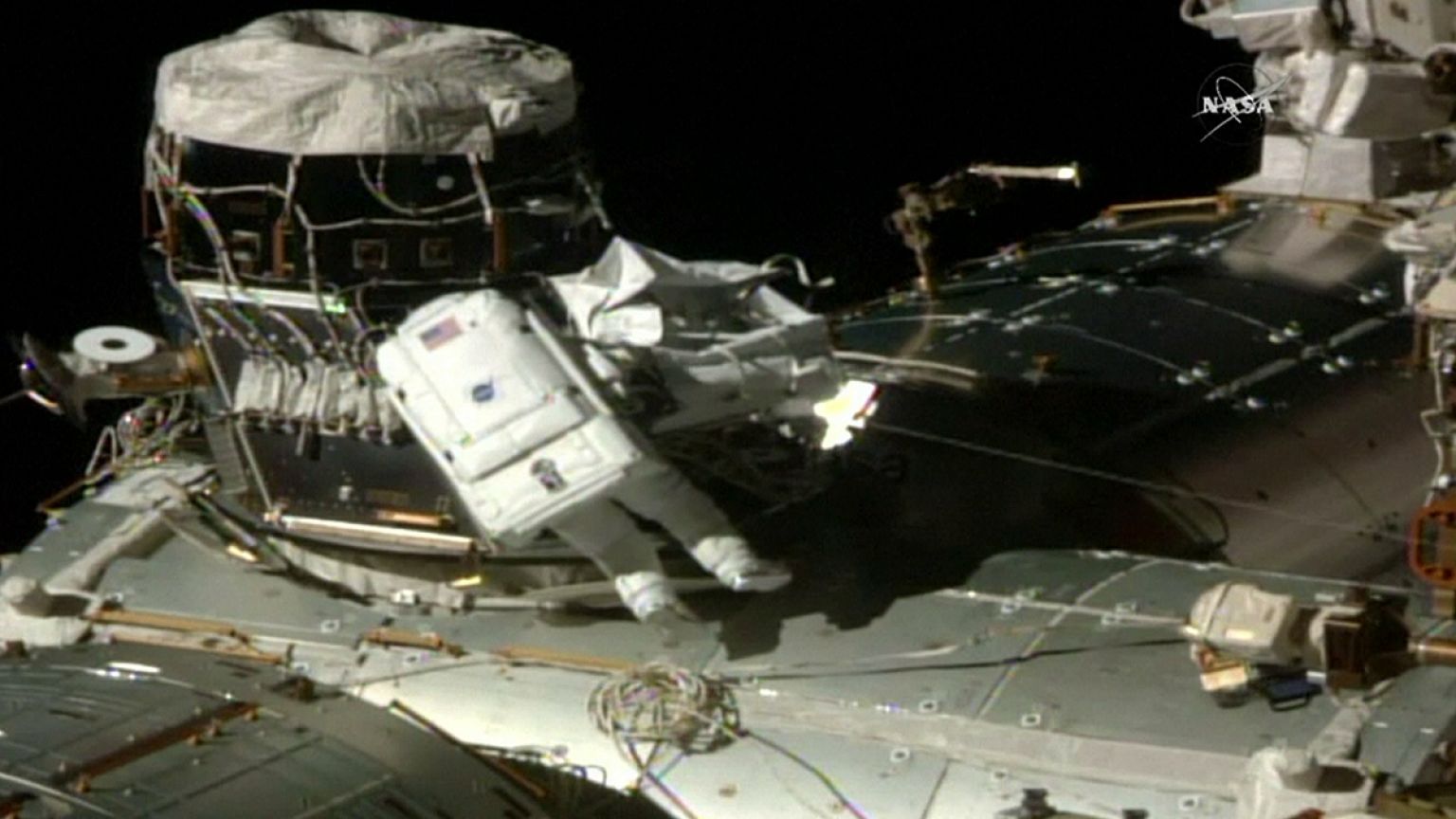 L'astronauta Peggy Whitson segna record femminile di passeggiate spaziali