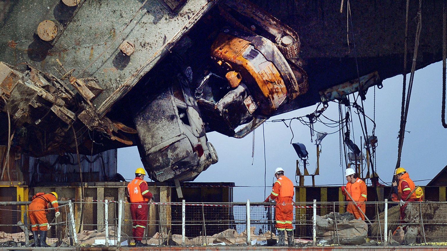Unglücksschiff "Sewol" erreicht Hafen