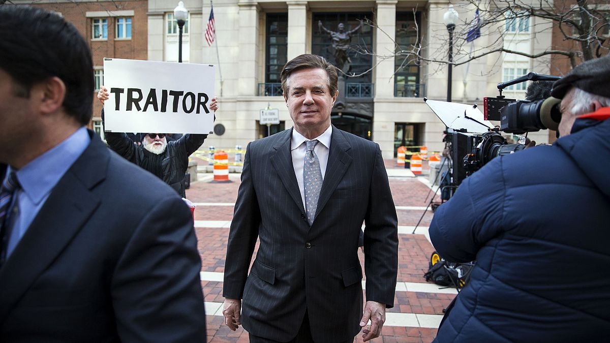 Image: Paul Manafort leaves federal court in Alexandria