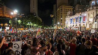 Brasileiros protestam contra reformas de Michel Temer