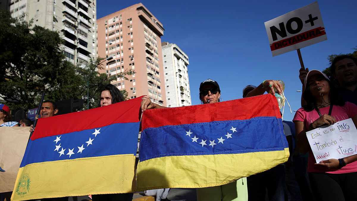 Venezuelas oberstes Gericht nimmt Parlamentsentmachtung zurück
