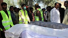 20 Gläubige in Sufi-Schrein in Pakistan ermordet