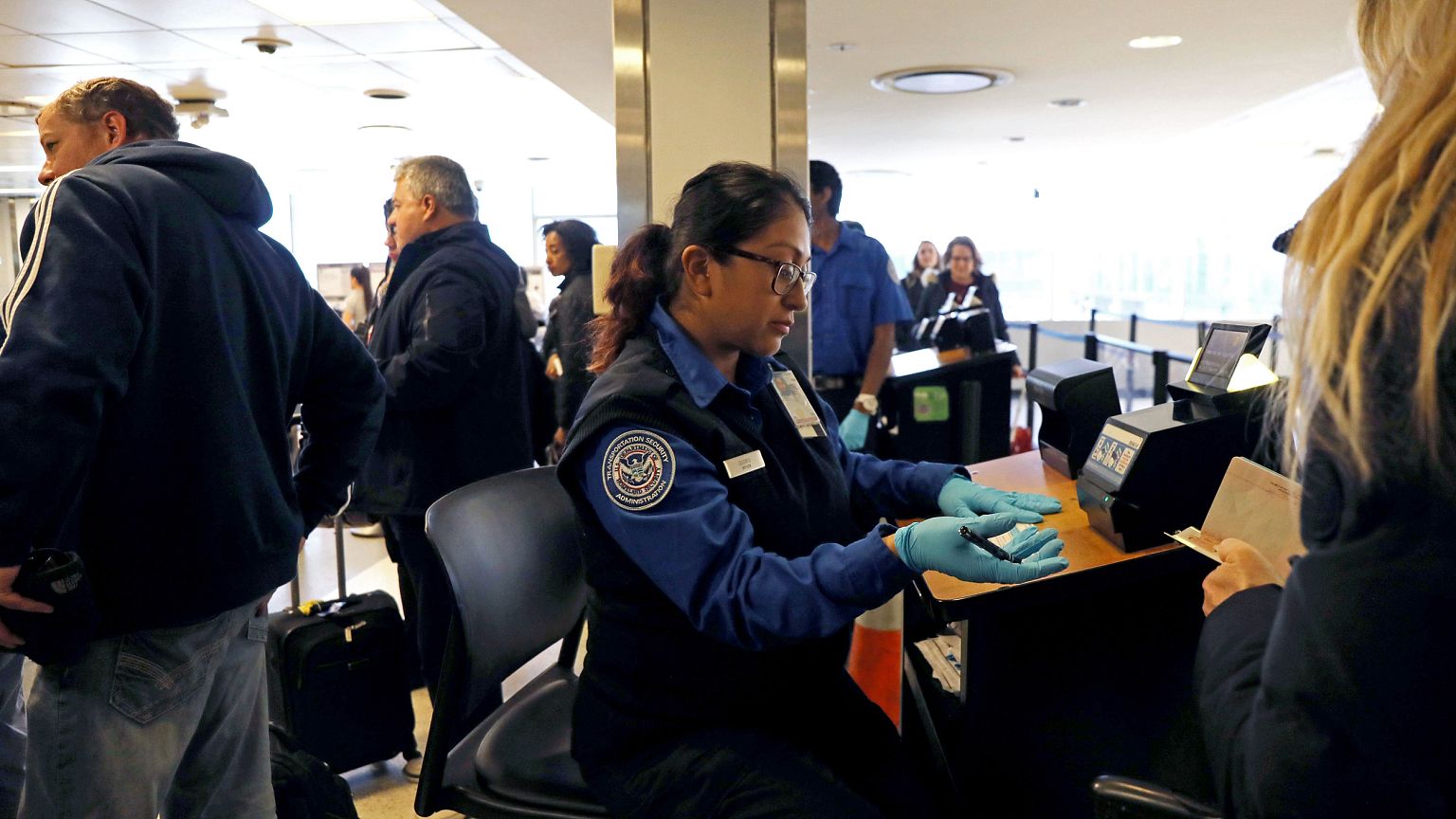 Image: Flights Into New York's Laguardia Halted Over Air Traffic Control St