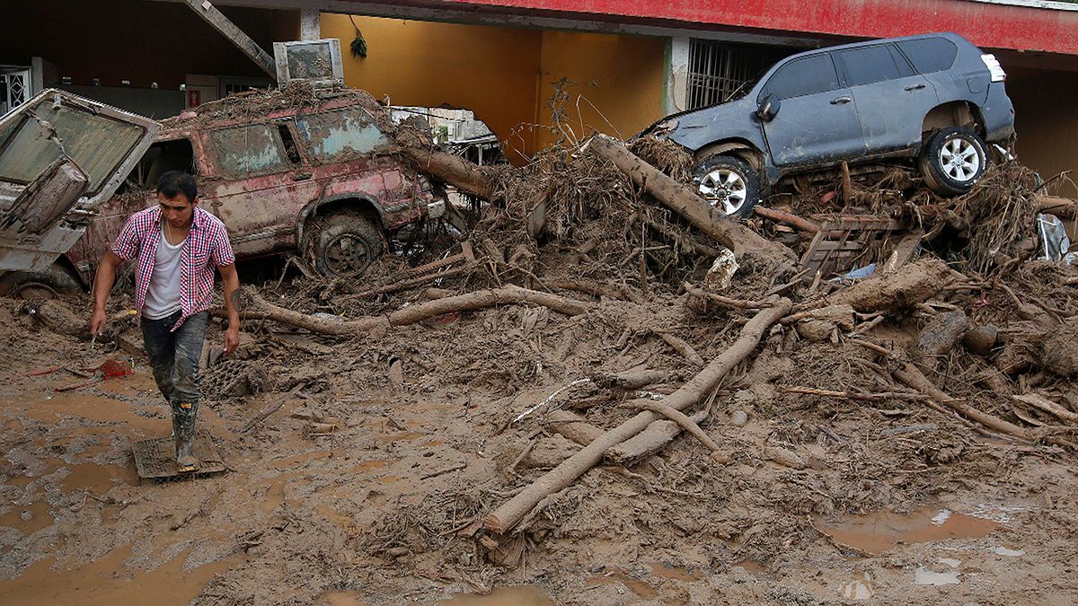 ارتفاع قتلى الفيضانات والانهيارات الارضية في كولومبيا إلى 254 شخصا