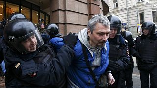 Moskova'da polisten protestocu avı