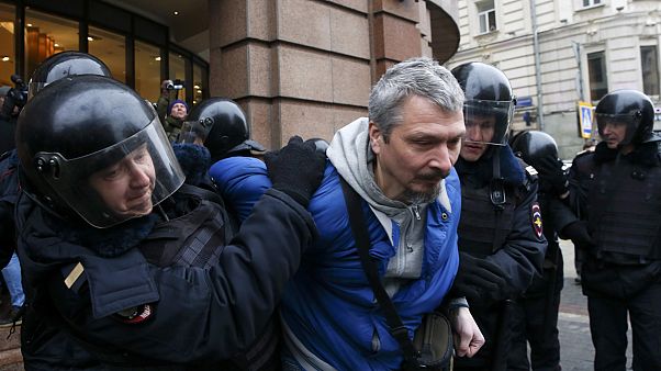 Russians rally against Kremlin, despite 'solid popularity' of Putin Russians rally against Kremlin, despite 'solid popularity' of Putin