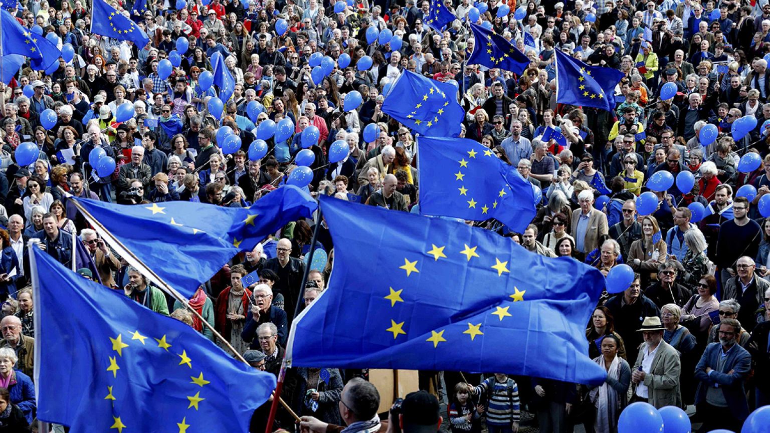 Pulse of Europe: 45.000 mit einem Appell an Frankreich