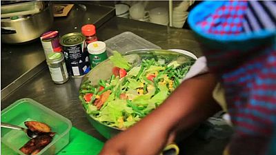 Une chef nigériane met une touche africaine sur la cuisine végétalienne à Londres
