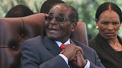 Zimbabwe : les ministres de Robert Mugabe lui offrent une chaise de massage comme cadeau d'anniversaire