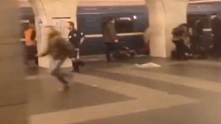 Des passagers filment les instants qui suivent l'attentat de Saint-Pétersbourg
