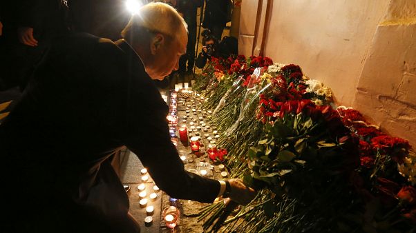 La prensa de San Petersburgo atribuye el atentado del metro a un suicida de Asia Central La prensa de San Petersburgo atribuye el atentado del metro a un suicida de Asia Central