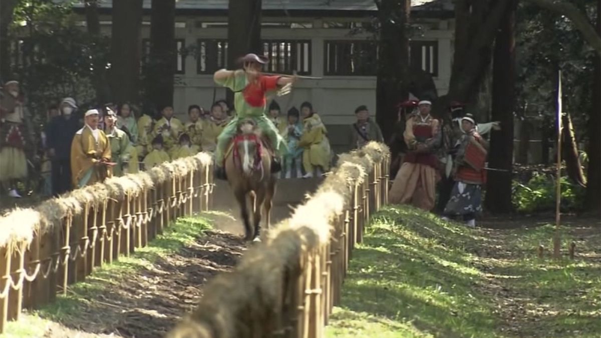 يابوسامرياضة رمي الرماح أثناء ركوب الخيل في اليابان