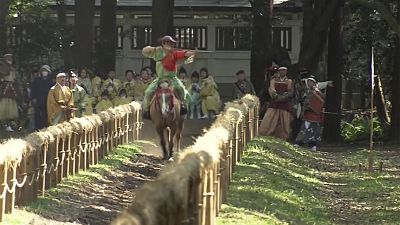 يابوسامرياضة رمي الرماح أثناء ركوب الخيل في اليابان