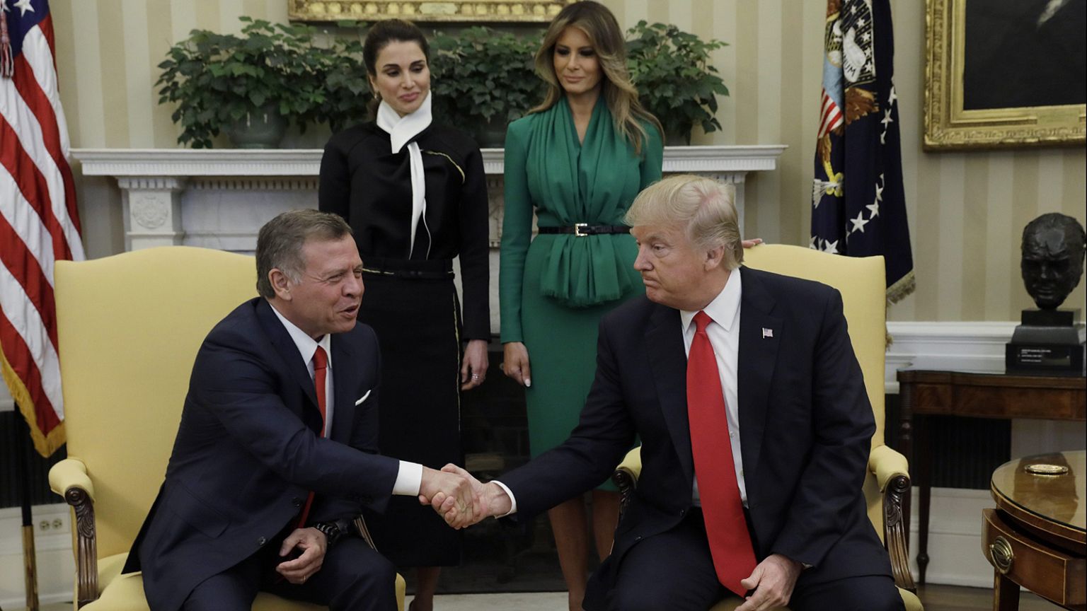 Ürdün Kralı II. Abdullah ile görüşen Trump: Suriye'de 'kırmızı çizgiyi geçtiler'