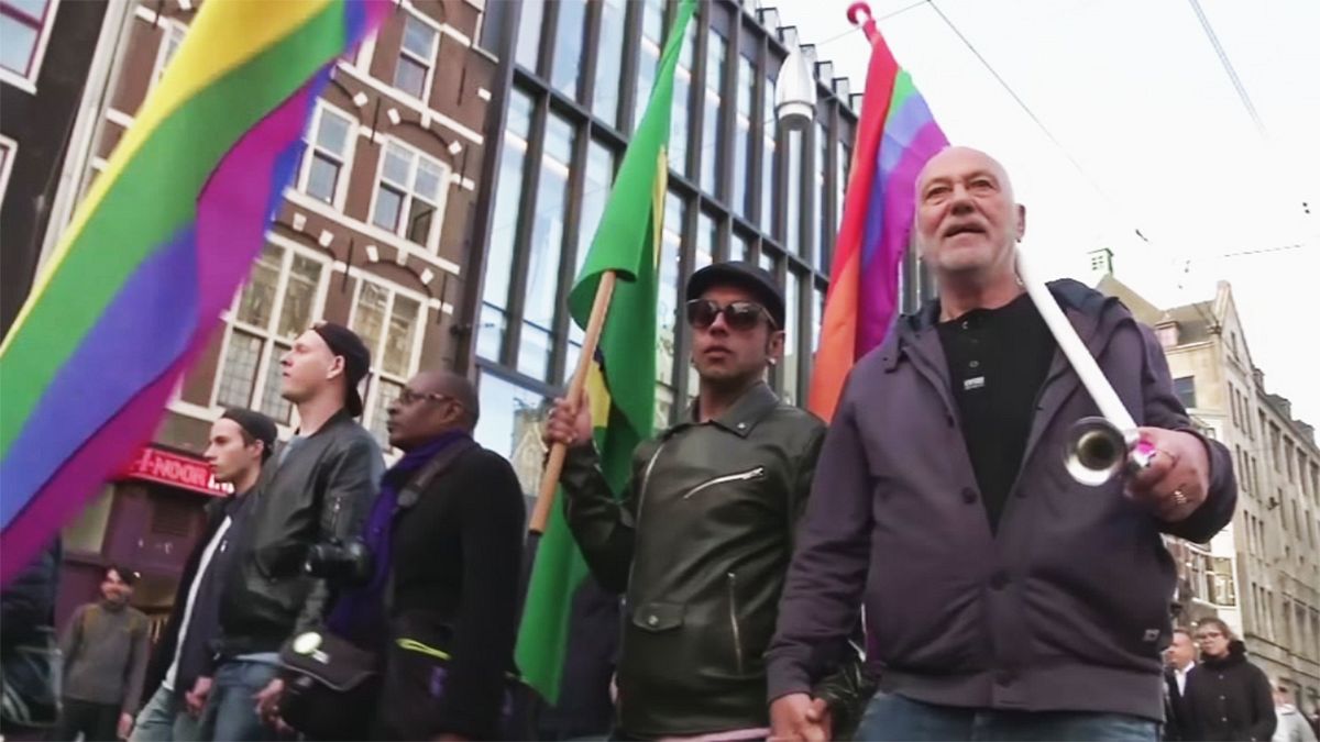 A homofób támadások ellen demonstráltak Amsterdamban