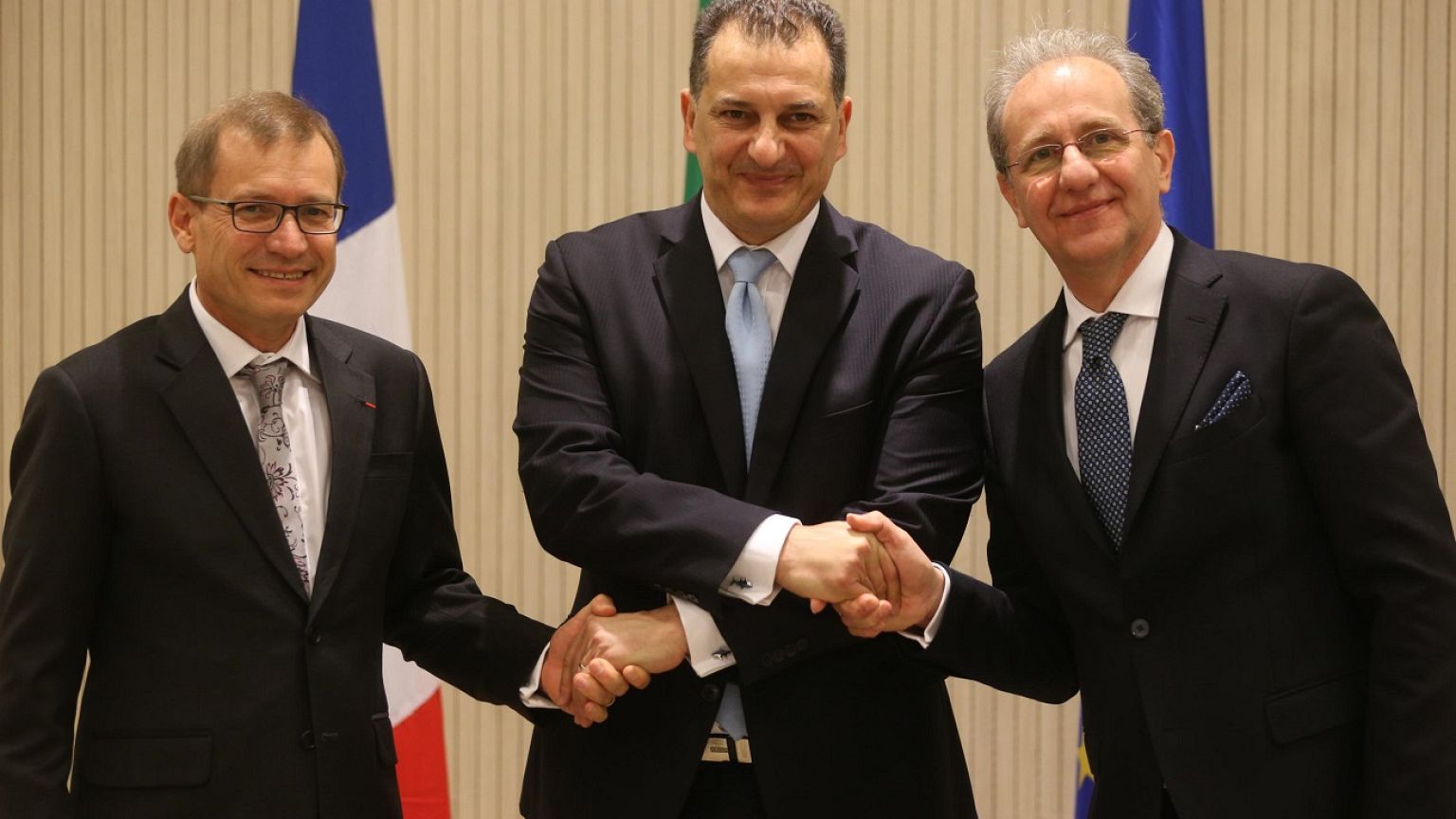 Κύπρος: Total και Eni υπέγραψαν τα συμβόλαια για γεωτρήσεις στην  κυπριακή ΑΟΖ