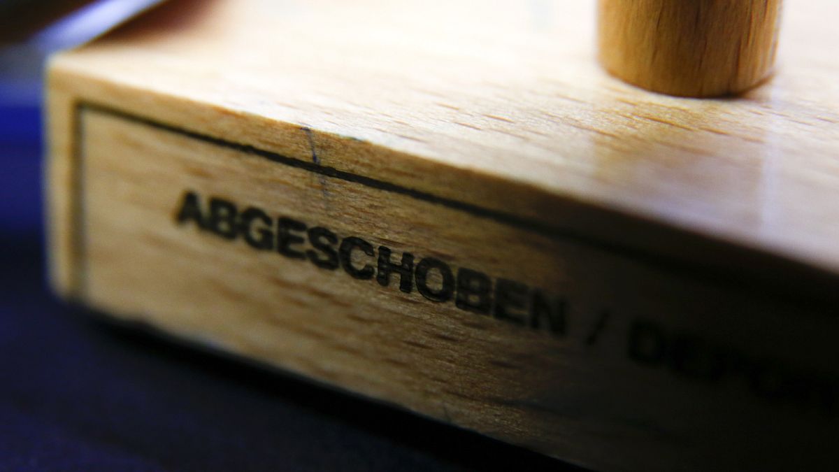 Abgeschoben auf Verdacht: Niedersachsen weist erstmals Gefährder aus