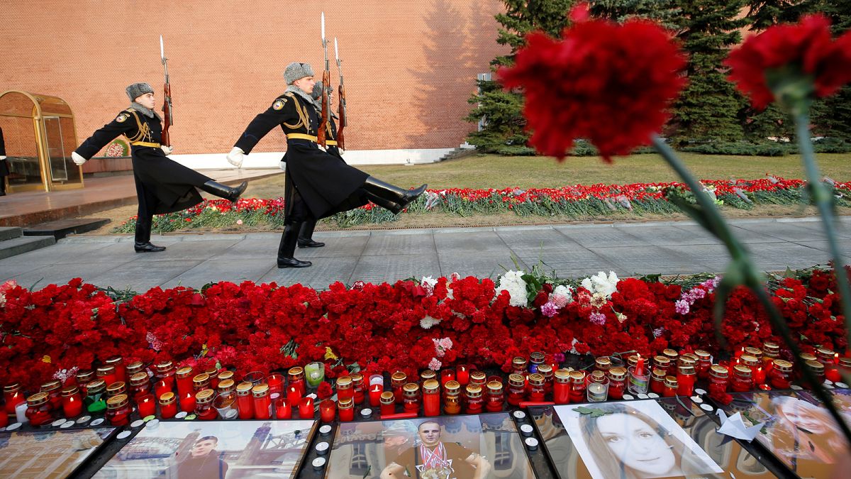 Russia: l'omaggio alle vittime del metrò di San Pietroburgo
