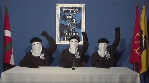 L'Eta è pronta alla resa: consegnerà a rappresentanti della società civile armi ed esplosivi L'Eta è pronta alla resa: consegnerà a rappresentanti della società civile armi ed esplosivi