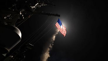 شلیک موشکهای ایالات متحده به سوی پایگاه الشعیرات سوریه