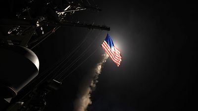 شلیک موشکهای ایالات متحده به سوی پایگاه الشعیرات سوریه