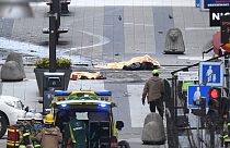 Ataque em Estocolmo faz quatro mortos, Suécia à caça do suspeito